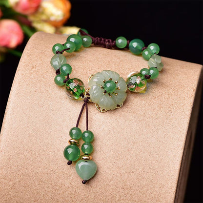 Pulsera de jade verde natural con flor colgante y suerte de Mythstone