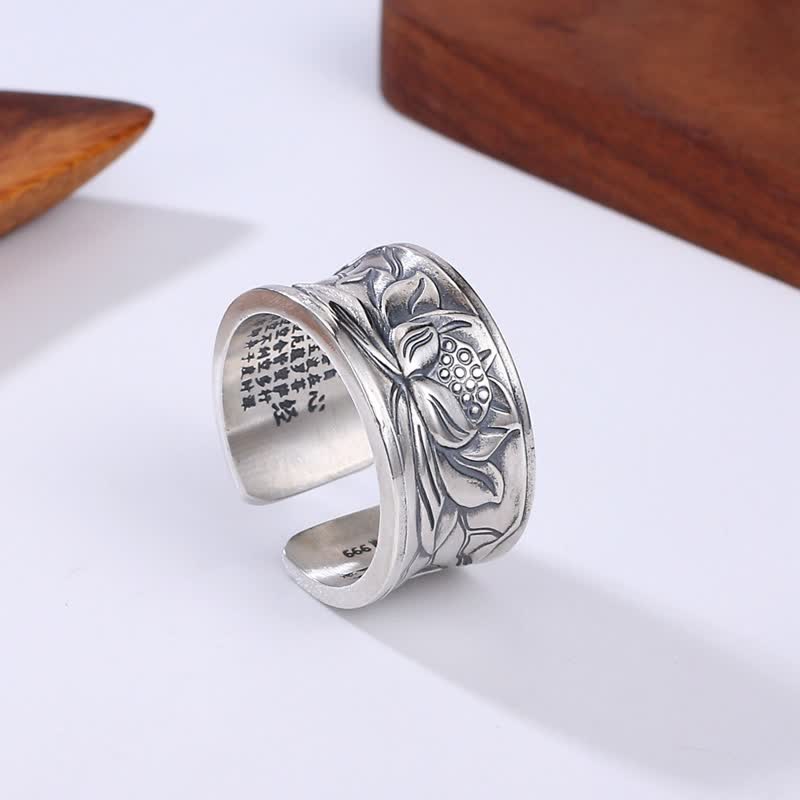 Anillo de protección con sutra del corazón y flor de loto en plata de ley 999 de Mythstone