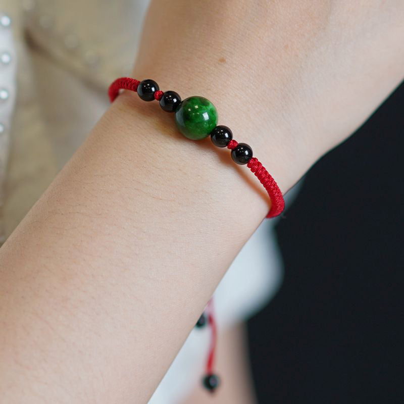 Pulsera de hilo rojo de jade con la suerte y el éxito de Mythstone