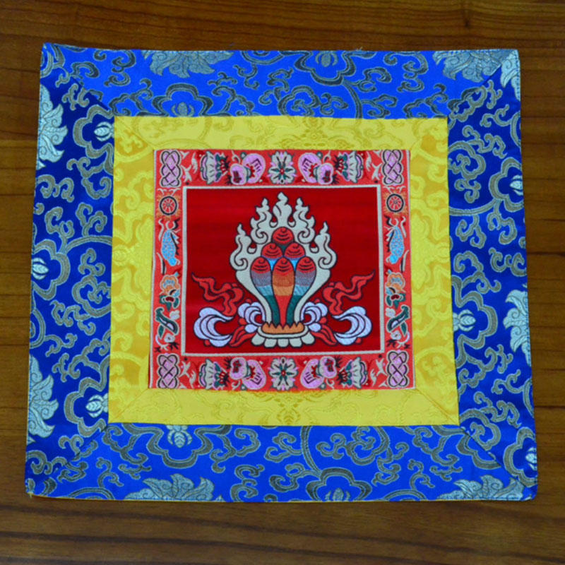 Mythstone Prayer Altar Mat Meditation Strength Endless Knot Vajra Man-Bcu Kalachakra Auspicious Symbols