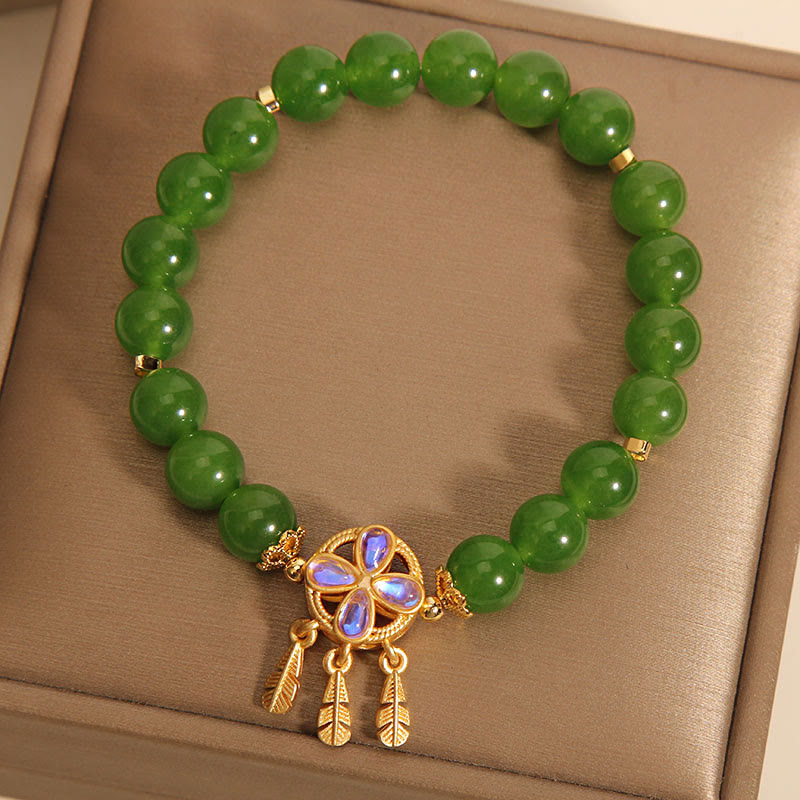 Pulsera de la suerte con trébol de cuatro hojas y atrapasueños de jade verde Mythstone 