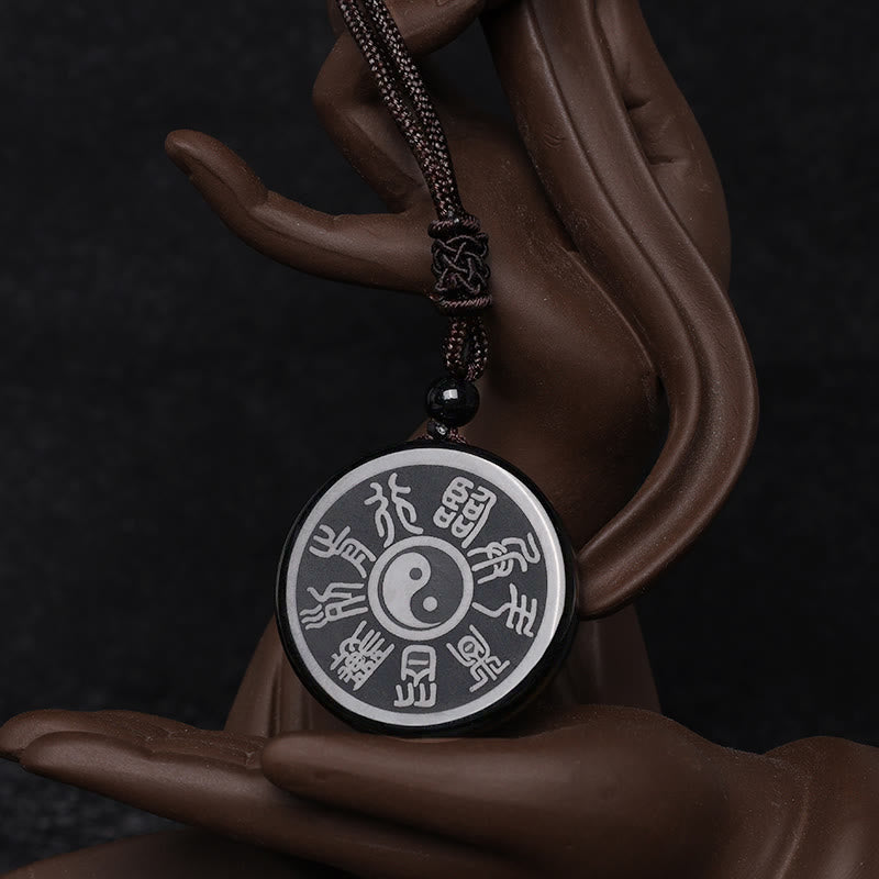 Colgante de collar Yin Yang de purificación tallado con mantra de nueve caracteres de las cinco montañas sagradas del taoísmo de obsidiana negra de Mythstone