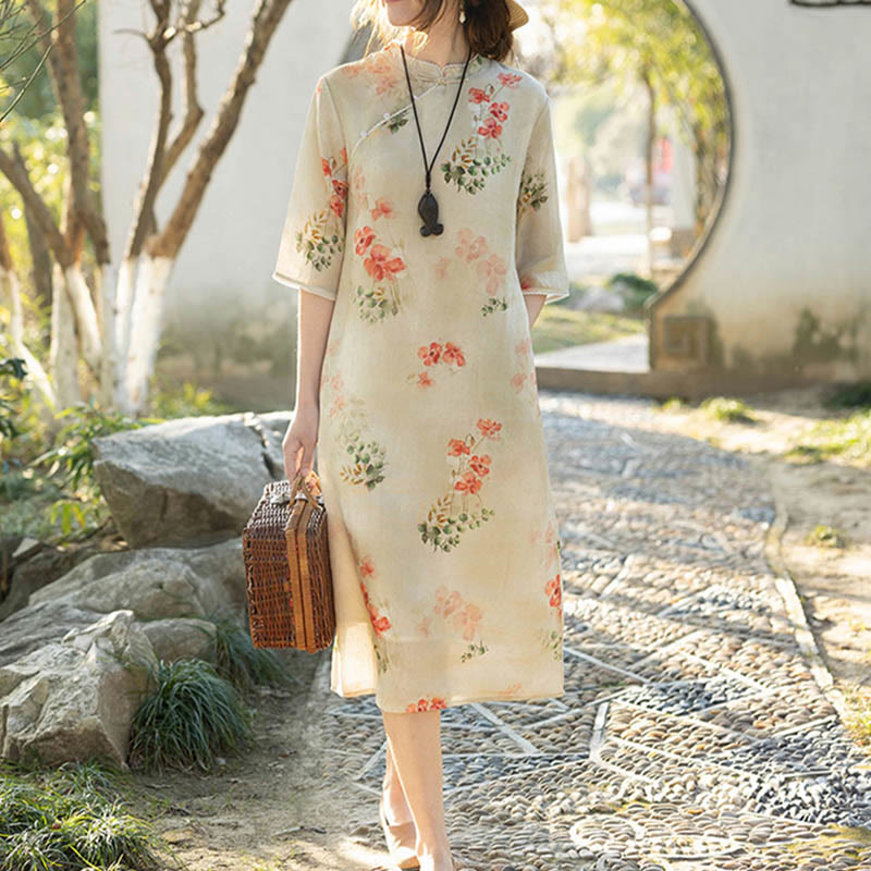 Vestido chino estilo cheongsam midi con bolsillos y media manga con estampado de hojas verdes y flores rojas de Mythstone 