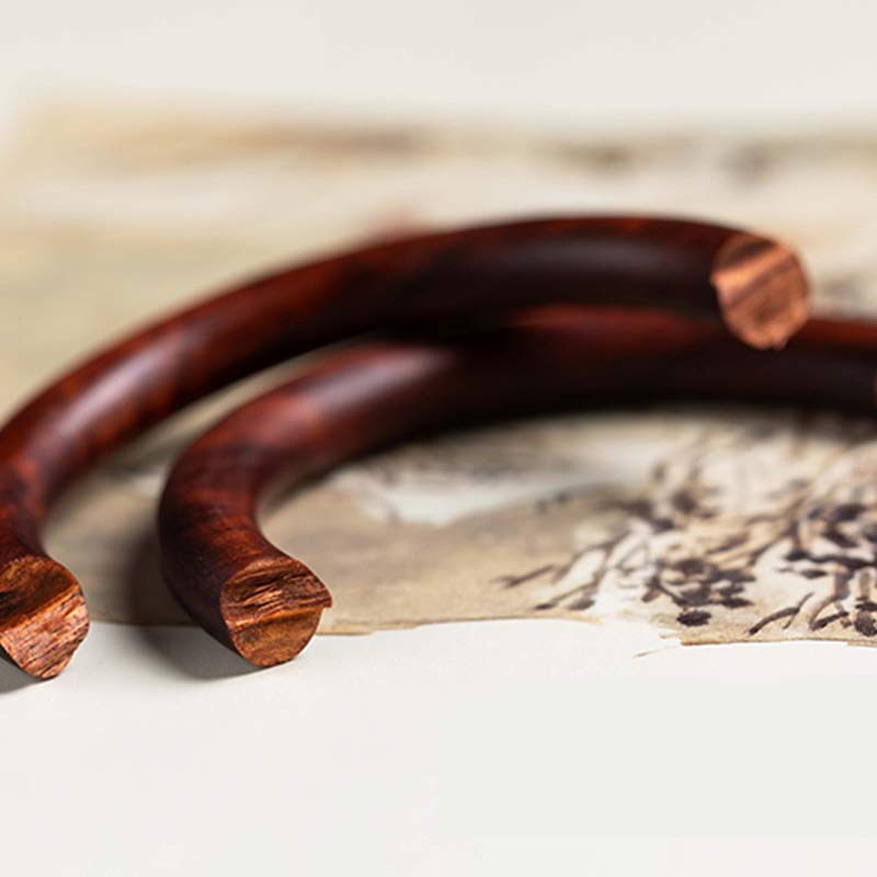 Pulsera de protección de sándalo rojo, ébano y sándalo verde tibetano con hojas pequeñas de Mythstone