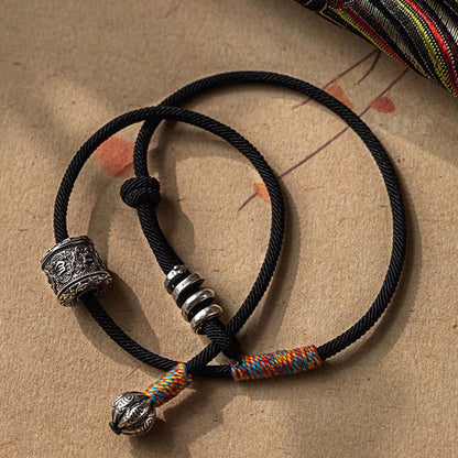 Pulsera de doble vuelta con amuleto tallado Om Mani Padme Hum tibetano de MythStone