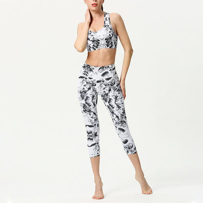 Mythstone Leaves Butterfly Print Sports Yoga Cropped Leggings Women's Yoga Capri Pants