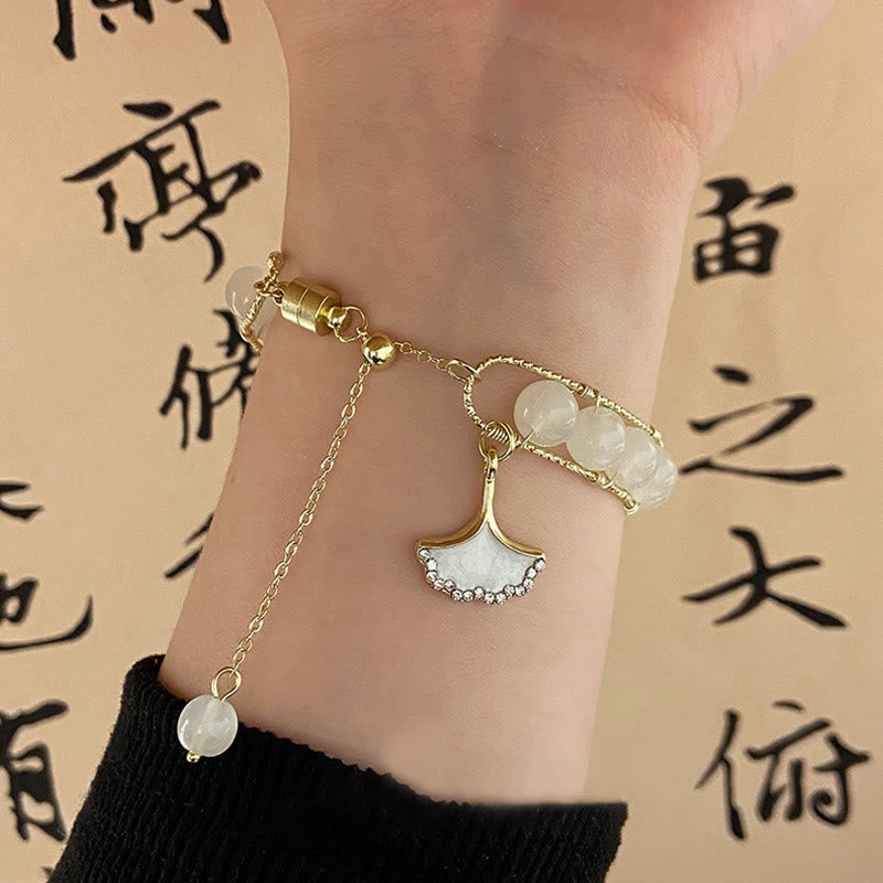 Pulsera de la suerte con cuentas de jade y hojas de ginkgo de Mythstone