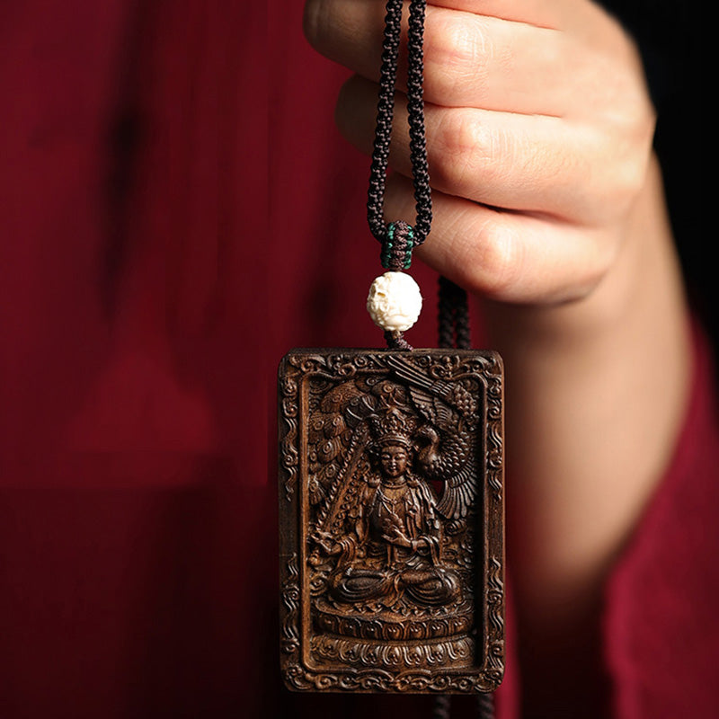 Collar con colgante de la paz del dragón PiXiu de madera de agar de Brunei con Buda natal del zodíaco chino Mythstone