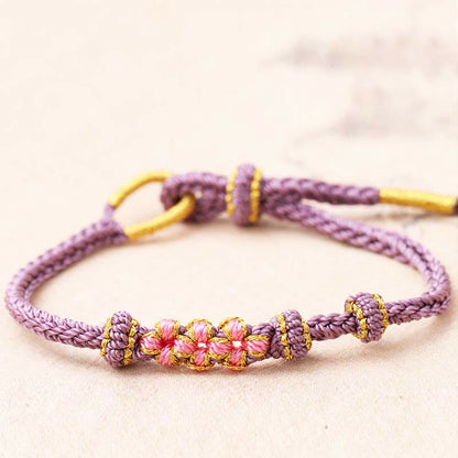 Pulsera trenzada de ocho hebras con tres flores de melocotón hecha a mano de Mythstone