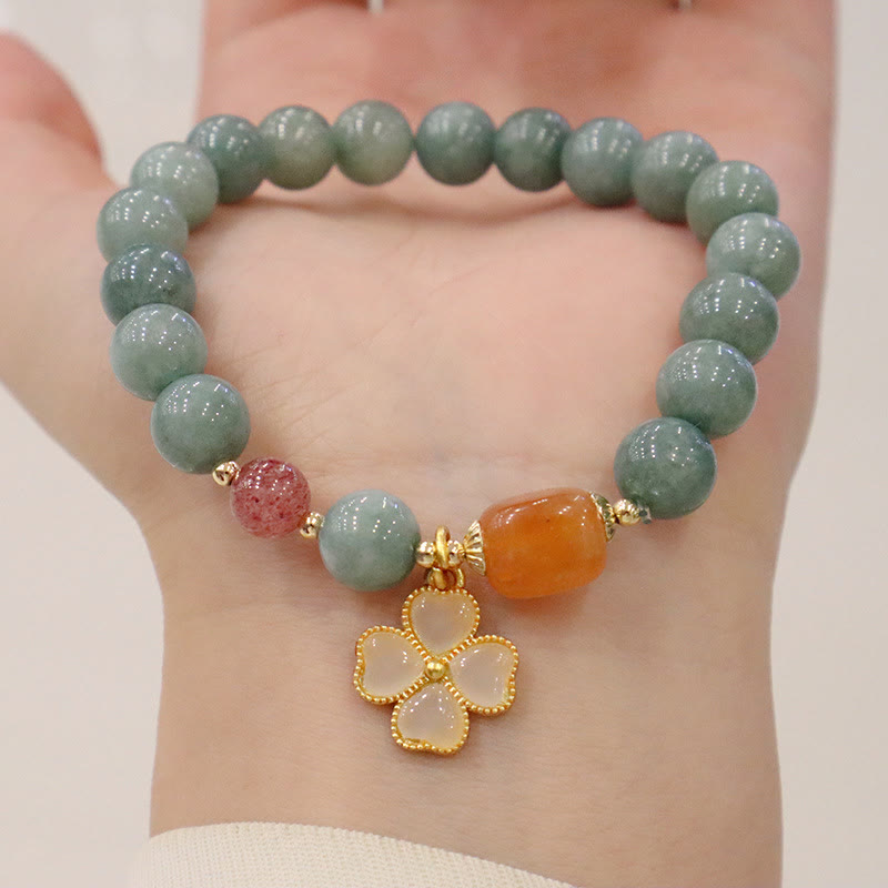 Pulsera de prosperidad con dije de trébol de cuatro hojas de jade Mythstone