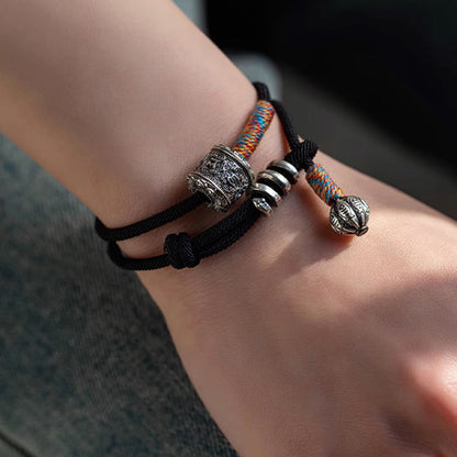 Pulsera de doble vuelta con amuleto tallado Om Mani Padme Hum tibetano de MythStone