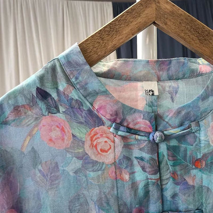 Camisa de lino con ramio y manga larga con estampado de flores rosas y hojas verdes de Mythstone 