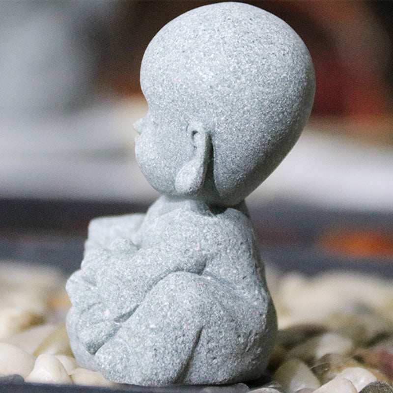 Estatua de Buda monje con oración de meditación de piedra mitológica, decoración del hogar con serenidad 