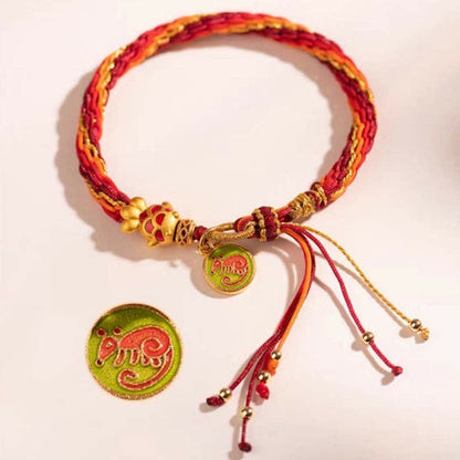 Pulsera trenzada con nudo de reencarnación y protección de peces koi hecha a mano con el zodíaco chino Mythstone