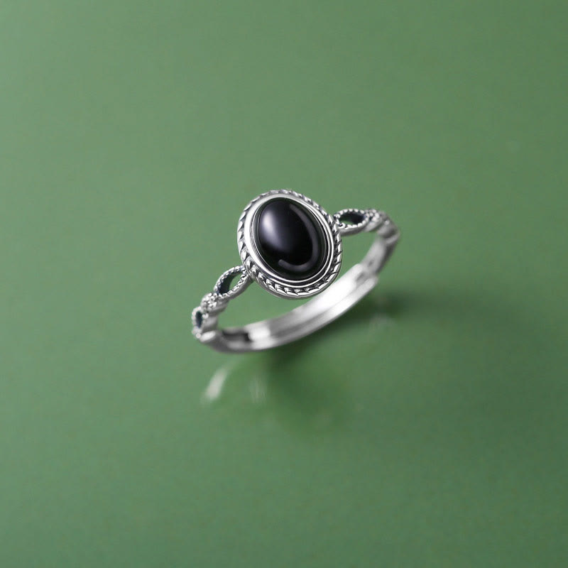 Anillo de la suerte de ónix negro en plata de ley 925 de Mythstone