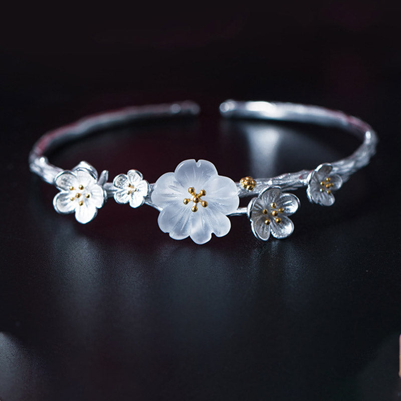 Pulsera ajustable Mythstone con bendición de flor de ciruelo en plata de ley 925