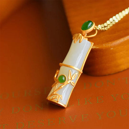 Collar con colgante de protección de bambú y jade cian y jade blanco Mythstone