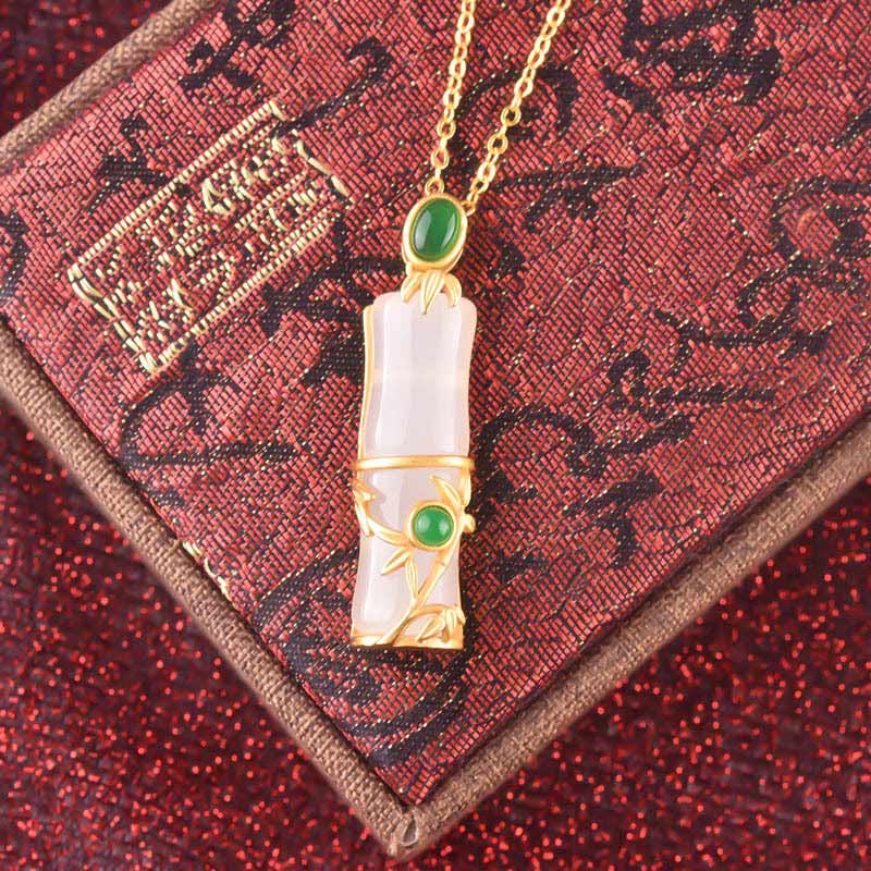 Collar con colgante de protección de bambú y jade cian y jade blanco Mythstone