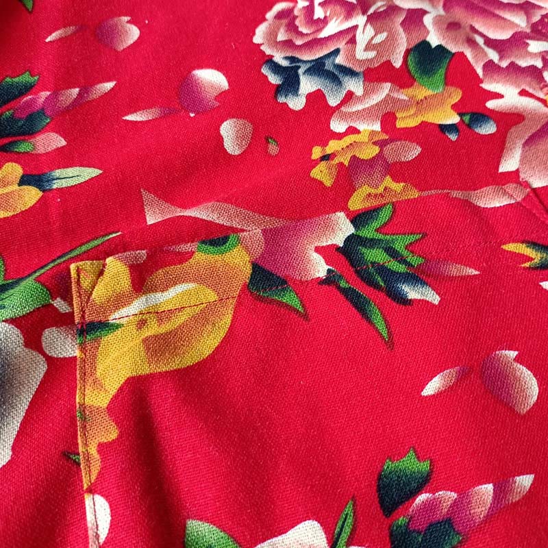 Camisa de lino y algodón de manga larga con bolsillos y diseño étnico de peonías rojas y flores de Mythstone 