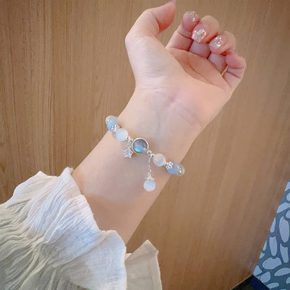 Pulsera de soporte con dije de estrella y mariposa con piedra lunar y ojo de gato de Mythstone