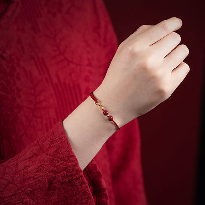 Pulsera tobillera con símbolo del infinito en oro de 14 quilates y hilo rojo con bendición de cinabrio de MythStone