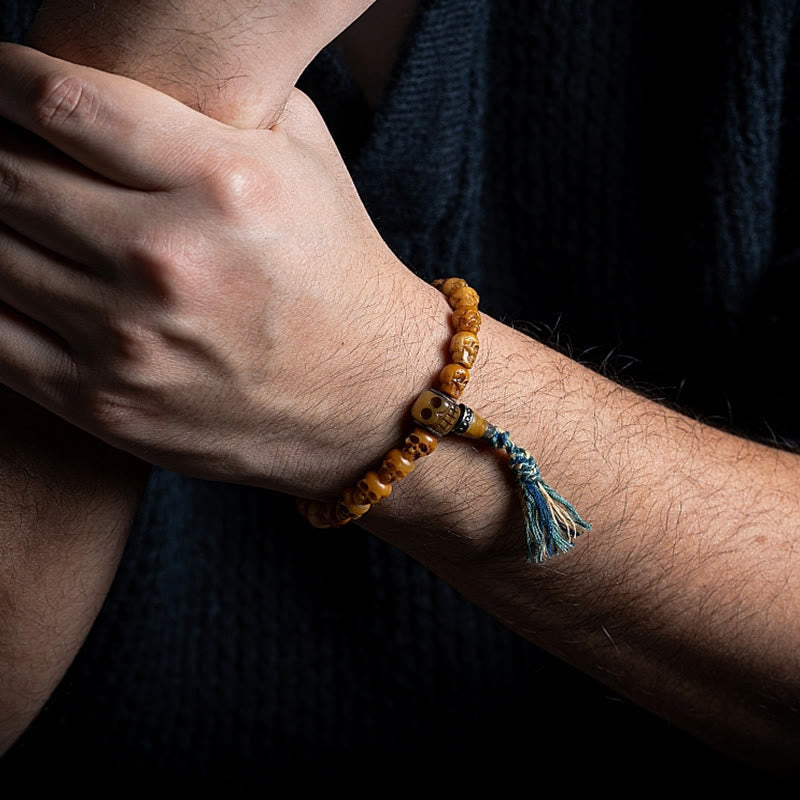 Pulsera de fuerza con diseño de El Señor del Bosque Cadáver y Hueso de Yak Tibetano de Mythstone