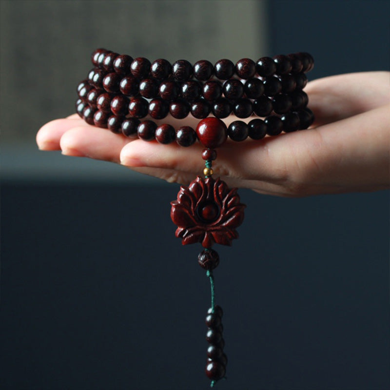 Pulsera de equilibrio tibetano con mala de loto y sándalo rojo y hojas pequeñas de MythStone 