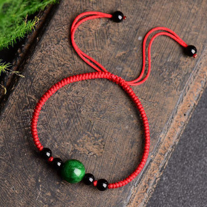 Pulsera de hilo rojo de jade con la suerte y el éxito de Mythstone