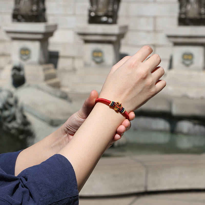 Pulsera trenzada roja con el año del dragón y la suerte del zodíaco chino hecha a mano en plata de ley 925 de Mythstone 