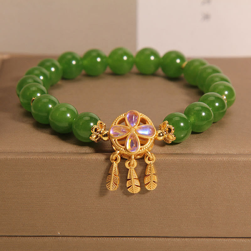 Pulsera de la suerte con trébol de cuatro hojas y atrapasueños de jade verde Mythstone 