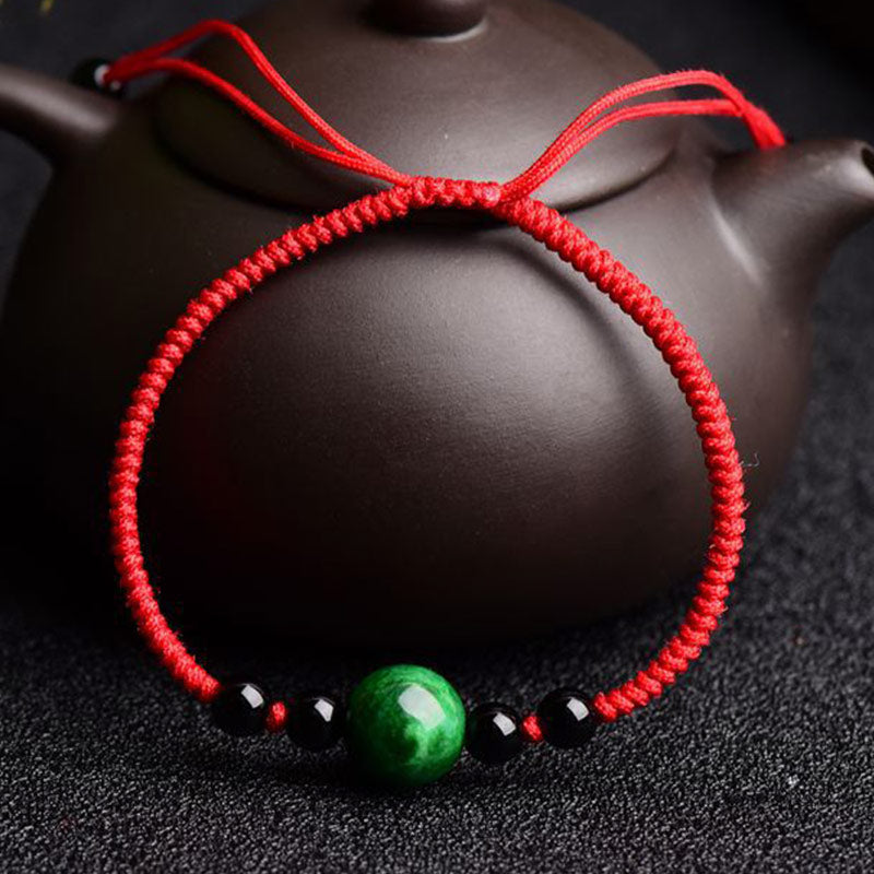 Pulsera de hilo rojo de jade con la suerte y el éxito de Mythstone