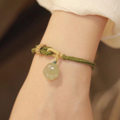 Pulsera de la suerte y la abundancia con diseño de huella de gato de jade Mythstone