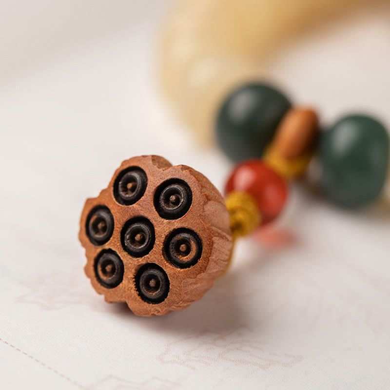 Pulsera de doble vuelta con dije de vaina de loto y semilla de Bodhi de Mythstone