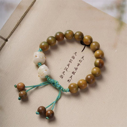 Pulsera positiva con semillas de Bodhi y sándalo verde Mythstone y gato de la suerte