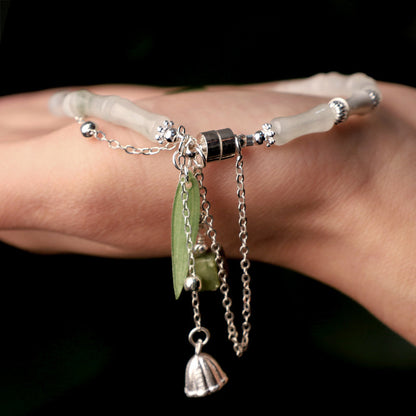 Pulsera con dije de linterna de hoja de bambú y jade blanco natural de plata esterlina 925 de Mythstone