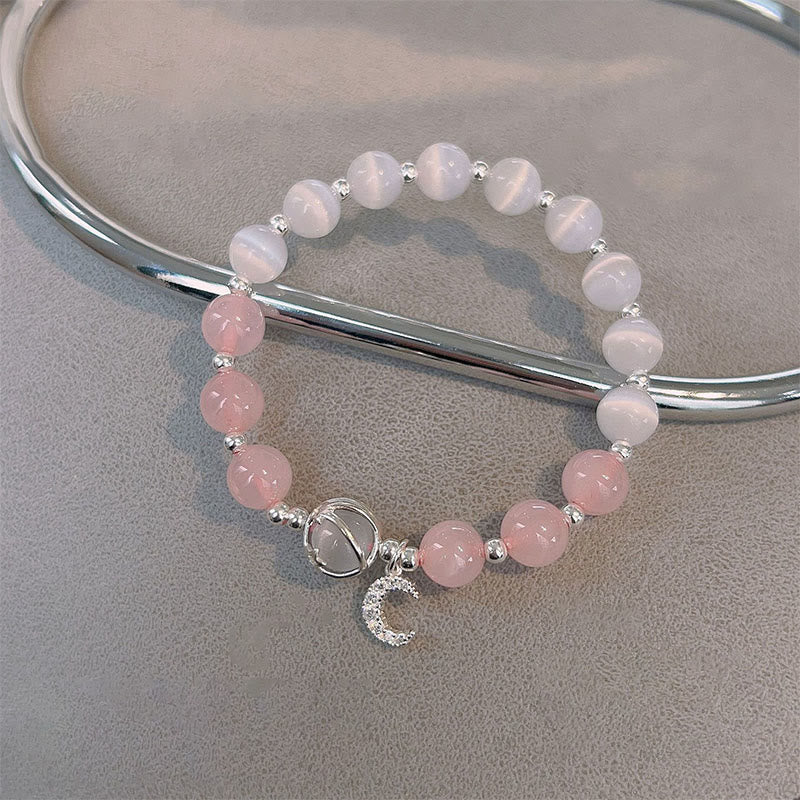 Pulsera con dije de luna y amor de cristal rosa ojo de gato natural de MythStone