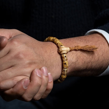 Pulsera de hueso de yak tibetano Mythstone El señor del bosque de cadáveres Ahuyenta a los malos espíritus