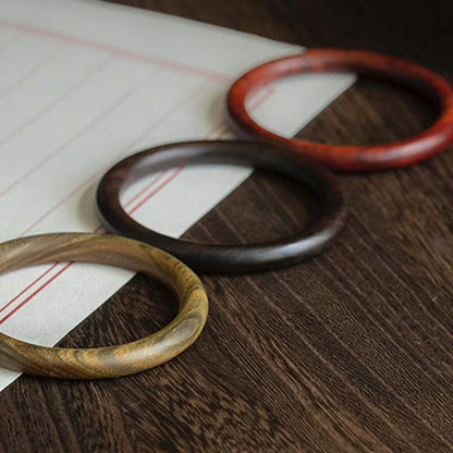 Pulsera de protección de sándalo rojo, ébano y sándalo verde tibetano con hojas pequeñas de Mythstone