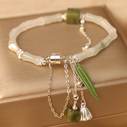 Pulsera con dije de linterna de hoja de bambú y jade blanco natural de plata esterlina 925 de Mythstone