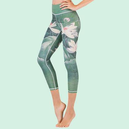 Leggings deportivos recortados de tela de licra con estampado de pavo real en degradado de flor de cerezo y loto de Mythstone, pantalones capri de yoga para mujer 