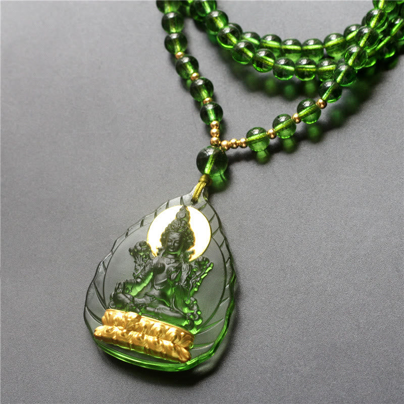 Colgante de collar de protección de cristal Liuli bañado en oro con Buda Tara verde tibetano Mythstone