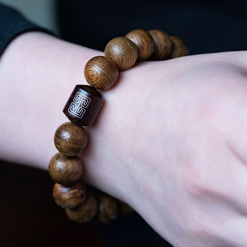 Mythstone Tarakan Agarwood Amber Red Agate Laughing Buddha Strength Meditation Bracelet