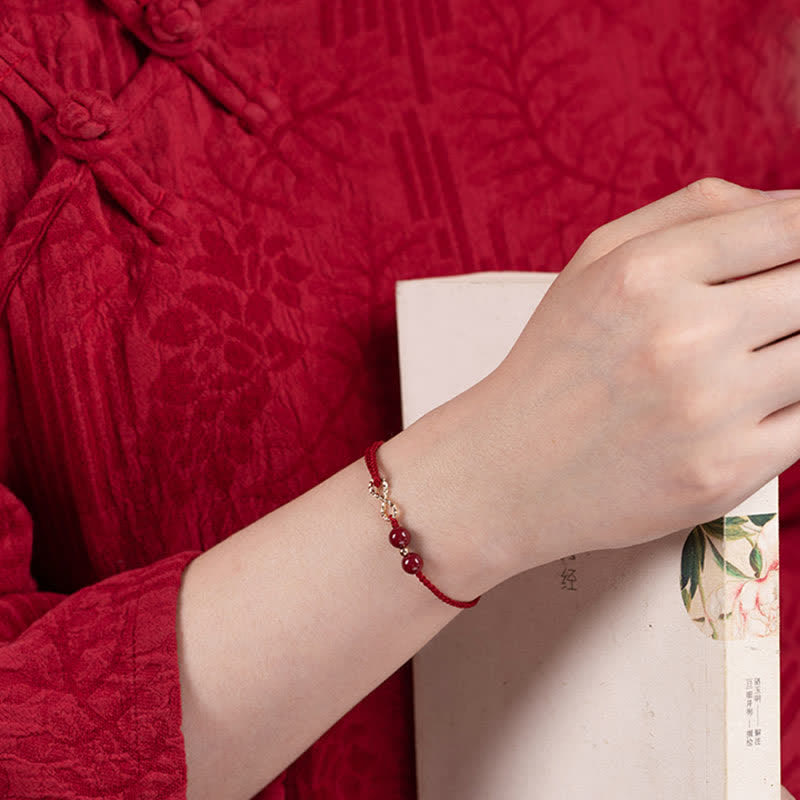 Pulsera tobillera con símbolo del infinito en oro de 14 quilates y hilo rojo con bendición de cinabrio de MythStone