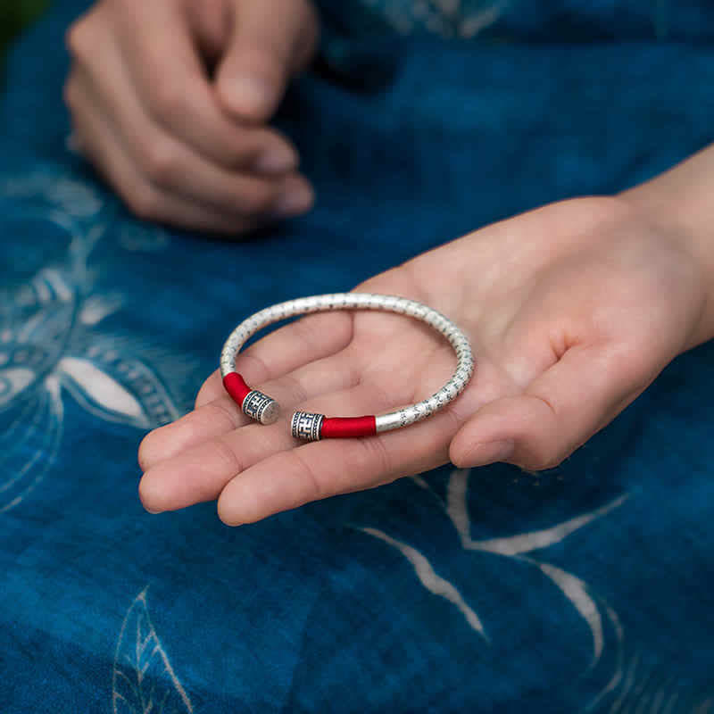 Pulsera de hilo rojo de la suerte Om Mani Padme Hum del Tíbet con piedra mitológica