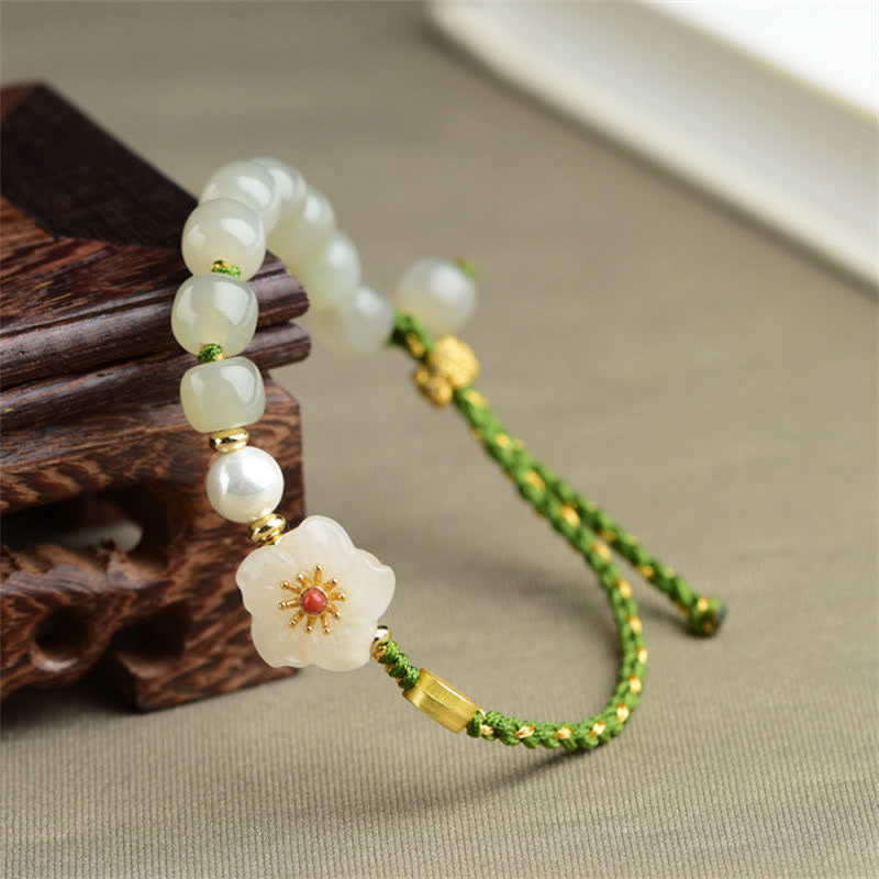 Pulsera de la suerte con jade hetiano natural y flor de durazno en plata de ley 925 Mythstone