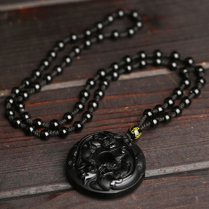 Collar con colgante de cuerda de cuentas de Pixiu con hebilla de paz de obsidiana negra natural de Mythstone 