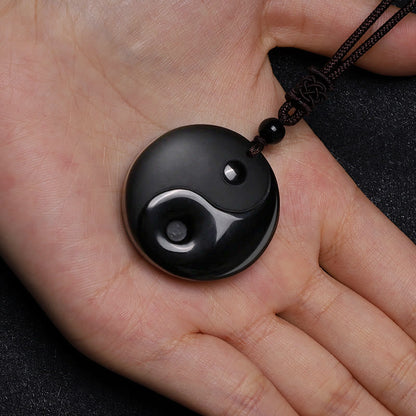 Colgante de collar Yin Yang de purificación tallado con mantra de nueve caracteres de las cinco montañas sagradas del taoísmo de obsidiana negra de Mythstone