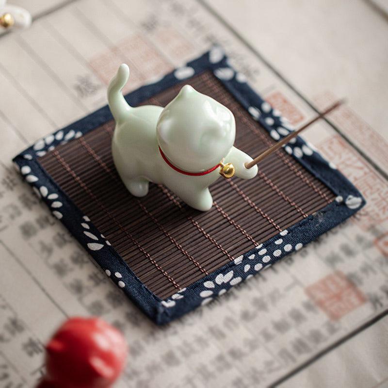 Mythstone Mini Lucky Cat Kitten Tea Pet Ceramic Home Desk Figurine Decoration With Bamboo Mat