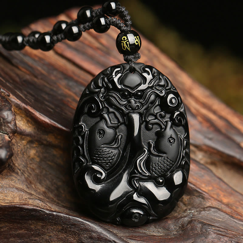 Collar con colgante de fuerza y ​​cumplimiento con cuentas de pez koi de obsidiana negra Mythstone 