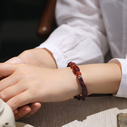 Pulsera de protección de triple capa de ágata roja y granate natural Mythstone